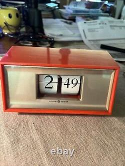 VINTAGE General Electric Model 8114 Orange'Flip Clock