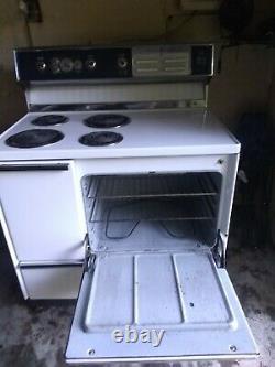 VINTAGE General Electric Oven Range with storage drawers