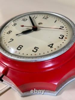 VINTAGE Mid-century General Electric Red Dot Wall Clock 8 RED Scalloped edge