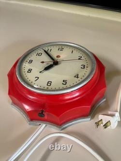 VINTAGE Mid-century General Electric Red Dot Wall Clock 8 RED Scalloped edge