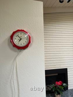 VINTAGE Mid-century General Electric Red Dot Wall Clock 8 RED Scalloped edge