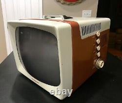 VTG 1957 General Electric Portable Television Model 17T026 -Beautiful Condition