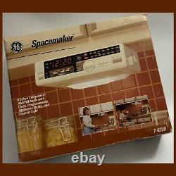 VTG GE Spacemaker Companion AM/FM Clock Radio/UndCabinet Light 7-4230-NewithRead