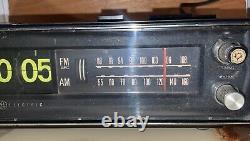 VTG General Electric Flip Clock Alarm Clock Radio GE Glowing Numbers 7-4333