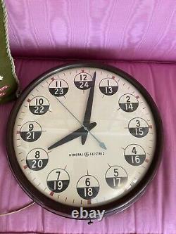 Very Rare Vintage GE General Electric Military 12/24 Hour Bakelite Wall Clock