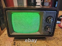 Vintage 10 General Electric Color TV Model PORTACOLOR Model # 10AB5406W NICE