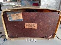 Vintage 1948 General Electric Model 114 Tube AM Radio Vintage 1948 General Electric Model 114 Tube AM Radio