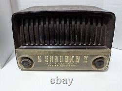 Vintage 1950 General Electric Brown Radio Model 135 NON WORKING