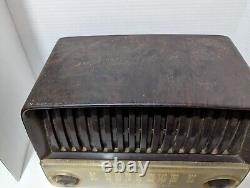 Vintage 1950 General Electric Brown Radio Model 135 NON WORKING