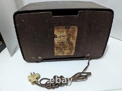 Vintage 1950 General Electric Brown Radio Model 135 NON WORKING