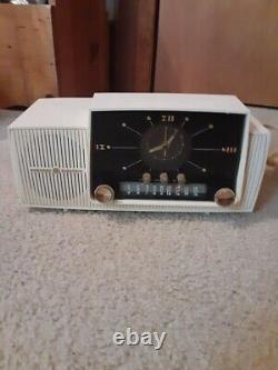 Vintage 1950s GE General Electric MCM Tube Radio Alarm Clock WORKS