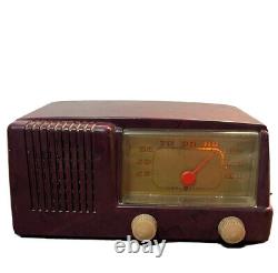 Vintage 1950s GE General Electric Model 400 Purple Bakelite Tube Radio MCM READ