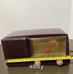 Vintage 1950s GE General Electric Model 400 Purple Bakelite Tube Radio MCM READ