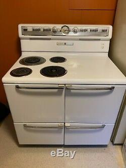 Vintage 1950s General Electric white stove