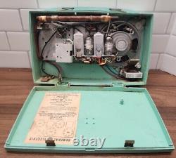 Vintage 1957 GE General Electric Tripmate Tube Radio Model P701