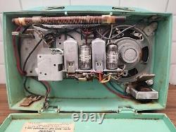 Vintage 1957 GE General Electric Tripmate Tube Radio Model P701