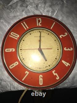Vintage 1960's GENERAL ELECTRIC 2H26 Red/White WALL Kitchen CLOCK 7¼Diam WORKS