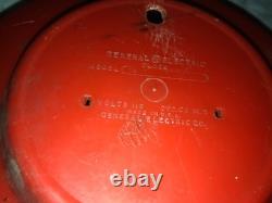 Vintage 1960's GENERAL ELECTRIC 2H26 Red/White WALL Kitchen CLOCK 7¼Diam WORKS