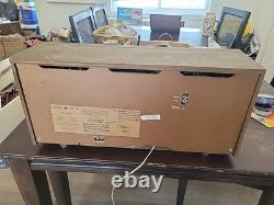 Vintage 1968 General Electric T1020a Walnut Solid State Radio TESTED & WORKING