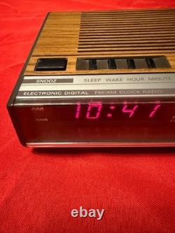 Vintage 1978 GE radio alarm clock-Amazing condition-estate sale find