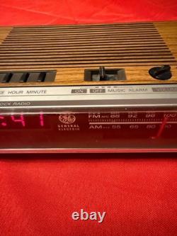 Vintage 1978 GE radio alarm clock-Amazing condition-estate sale find