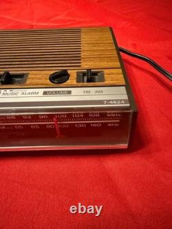 Vintage 1978 GE radio alarm clock-Amazing condition-estate sale find