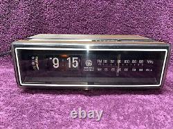 Vintage 1984 General Electric Flip Clock Radio Alarm Clock 7-4305D PRISTINE COND