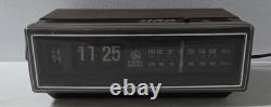 Vintage 1984 General Electric Flip Clock Radio Alarm Clock 7-4305D Works