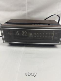Vintage 1984 General Electric Flip Clock Radio Alarm Clock 7-4305F WORKING