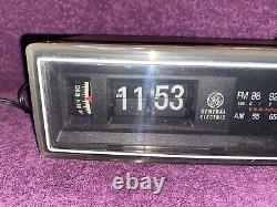 Vintage 1984 General Electric Flip Clock Radio Alarm Clock 7-4305F WORKING