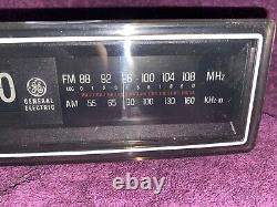 Vintage 1984 General Electric Flip Clock Radio Alarm Clock 7-4305F WORKING