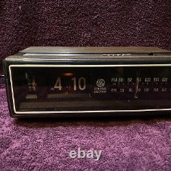 Vintage 1984 General Electric Flip Clock Radio Alarm Clock 7-4305F WORKING