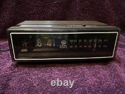 Vintage 1984 General Electric Flip Clock Radio Alarm Clock 7-4305F WORKING