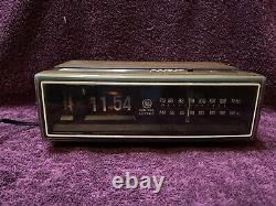 Vintage 1984 General Electric Flip Clock Radio Alarm Clock 7-4305F WORKING