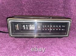 Vintage 1984 General Electric Flip Clock Radio Alarm Clock 7-4305F WORKING