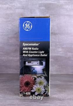 Vintage 1994 GE Spacemaker AM/FM Radio Counter Light & Appliance Outlet 7-4232