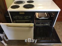 Vintage 50s General Electric Stove. Single Oven. Works Great. Great Condition