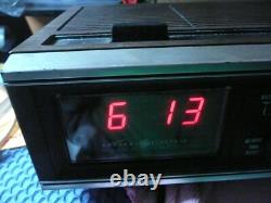 Vintage 80's General Electric 7-4460C FM/AM Electronic Digital Alarm Clock Radio