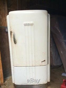 Vintage Antique General Electric Refrigerator. Imperial BH6-40-A 1930s Marvelous