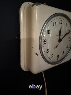 Vintage GE 2H08 Kitchen Clock 1940s Art Deco General Electric Works White