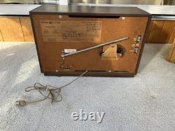 Vintage GE AM/FM Stereo With Flip Built In Speaker