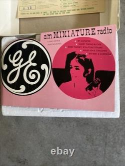 Vintage GE AM Miniature Radio P2710