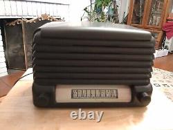 Vintage GE Bakelite Tube Radio Model 107 1950's General Electric TESTED WORKS