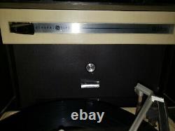 Vintage GE General ELectric WILDCAT Record Player WORKING