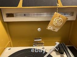 Vintage GE General ELectric WILDCAT Record Player WORKING Mustard Yellow Color