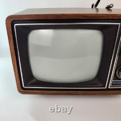 Vintage GE General Electric 10 Color Performance Television Model 10AB0405K