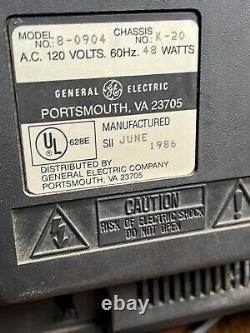 Vintage GE General Electric 10'' Portable Color CRT Television TV 8-0904 1986