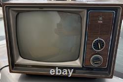 Vintage GE General Electric 12 Screen Performance Series Television 1970's
