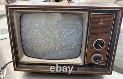 Vintage GE General Electric 12 Screen Performance Series Television 1970's