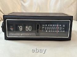 Vintage GE General Electric 7-4300 Flip Clock Radio Alarm Nice Working Condition